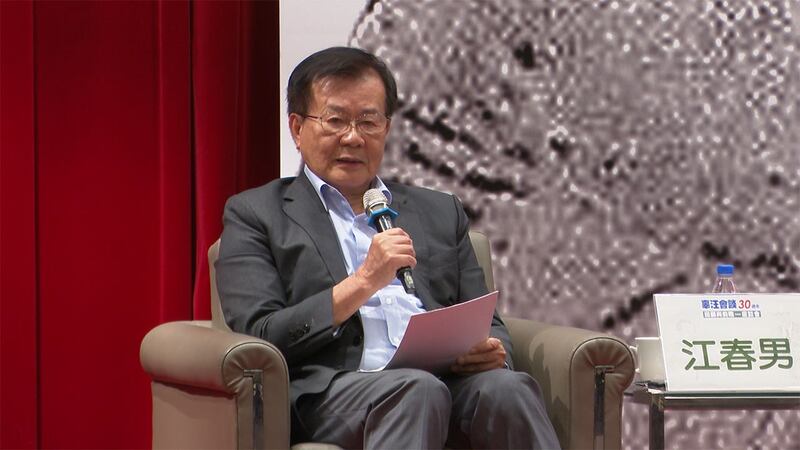 现任中华文化总会副秘书长江春男称，台湾分不开中国，必须积极与中国交往。(记者 陈建宏摄)