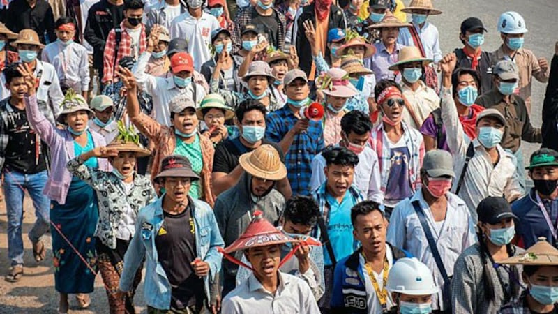 myanmar-protesters-aunglan-twp-magway-mar15-2021.jpg