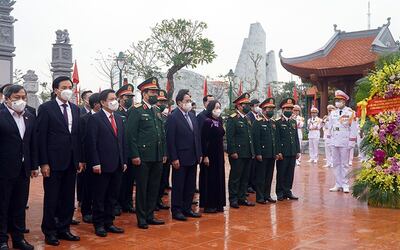 Pham Minh Chinh in Ho Chi Minh temple.jpg