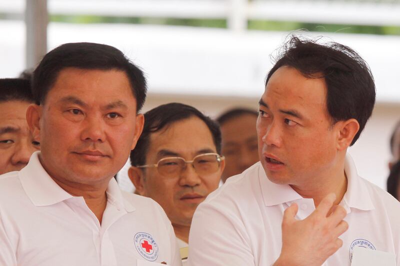 Cambodian business tycoon Ly Yong Phat, left, takes part in ceremonies held ahead of World Red Cross Day in Phnom Penh, May 3, 2011.