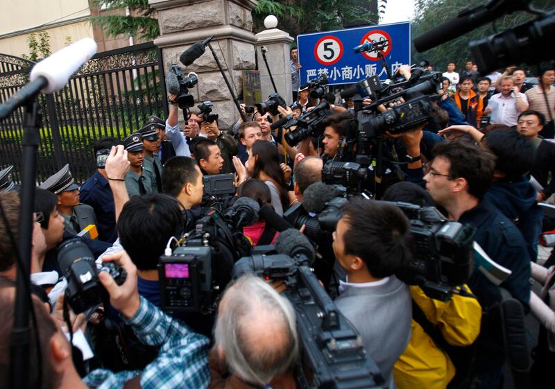 Security guards stop journalists from entering the apartment house where Liu Xia, wife of Liu Xiaobo, stays in Beijing, Oct. 8, 2010. Chinese dissident Liu Xiaobo won the 2010 Nobel Peace Prize for "his long and nonviolent struggle for fundamental human rights." (Andy Wong/AP)