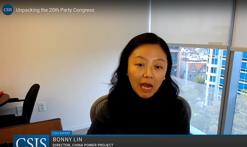 美国智库战略与国际研究中心中国实力项目主任林洋（Bonny Lin）指出，在二十大上中国外交部长王毅当选政治局委员，外界推估他会接替杨洁篪的位子，而中国驻美国大使秦刚也进入中央委员会，这代表秦刚很可能会递补上王毅外交部长的空缺。（视频截图/CSIS)