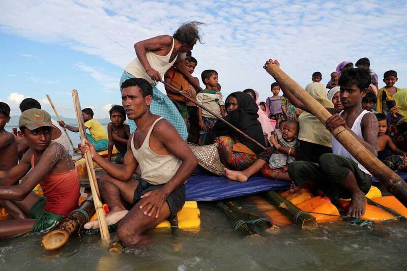 Rohingya refugees cross the Naf River with an improvised raft to reach to Bangladesh in Teknaf, Bangladesh, November 12, 2017. Picture taken November 12, 2017. REUTERS/Mohammad Ponir Hossain