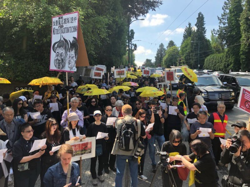 2019年6月16日，温哥华发起 “反送中丶撤恶法” 集会抗议，逾1,600人参加。(记者柳飞)