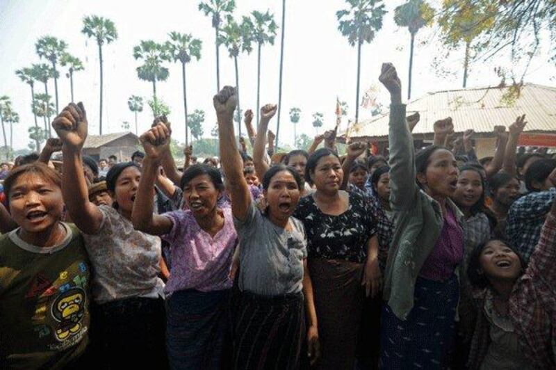 Villagers shout slogans against Aung San Suu Kyi near the copper mine site in northern Burma, March 14, 2013.