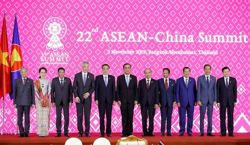 Hình minh hoạ. Lãnh đạo các nước ASEAN và Trung Quốc chụp hình chung tại Thượng đỉnh ASEAN - Trung Quốc ở Bangkok, Thái Lan hôm 3/11/2019