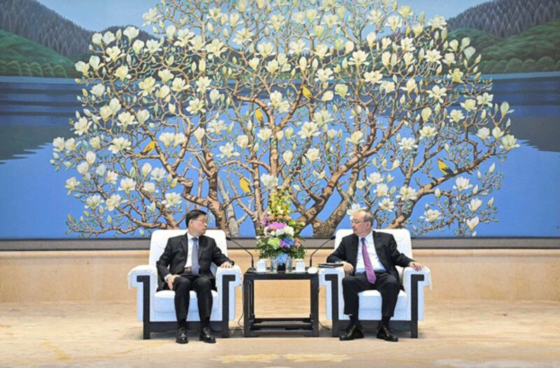 Hong Kong Chief Executive John Lee (L) meets with Yin Li (R), secretary of the Communist Party of China Beijing Municipal Committee, in Beijing, China , Sept. 20, 2024. (info.gov.hk)