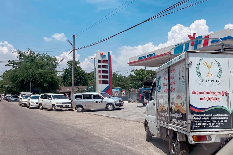 Long lines of vehicles wait at a filling station in Yangon, April 19, 2022. Credit: AP Photo