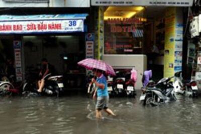 Hà Nội sau một trận mưa lớn hôm 08/8/2013. AFP photo