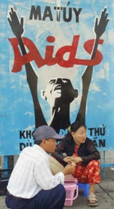 Poster cổ động chống HIV/AIDS ở TPHCM. Photo AFP