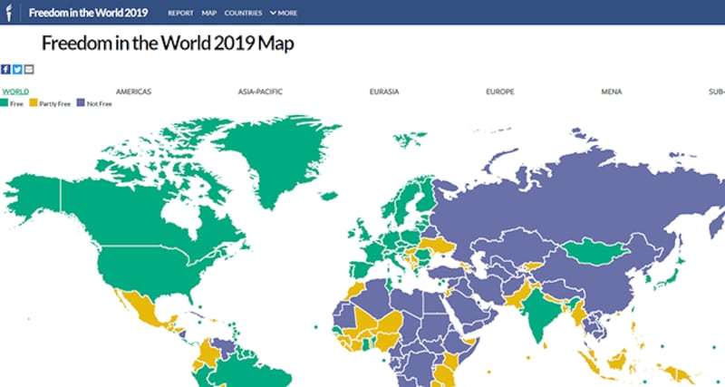 非政府组织“自由之家”发布的2019年世界自由状况地图。蓝色部分为不自由的的国家和地区。（自由之家）