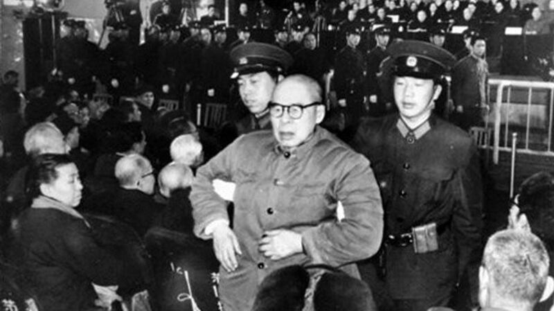 1981年1月25日，最高人民法院特别法庭以积极参加反革命集团罪、阴谋颠覆政府罪、反革命宣传煽动罪、诬告陷害罪等罪名，判处陈伯达有期徒刑18年，剥夺政治权利5年。（Public Domain）