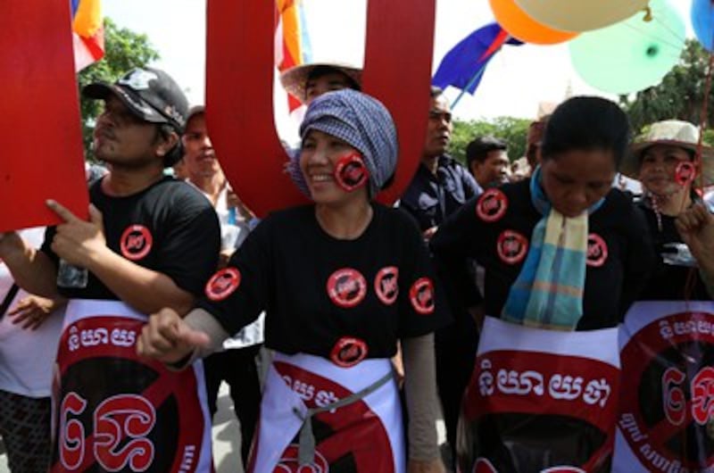 Activists protest against the draft NGO law outside the National Assembly in Phnom Penh, July 13, 2015.