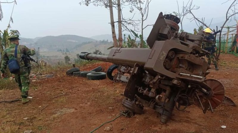 Members of the Kachin Independence Army (KIA) attacked and captured the junta's 123rd Light Infantry Battalion and the heavy weapons of the Military Council based in Nam Hpat Kar village. (Citizen journalist)