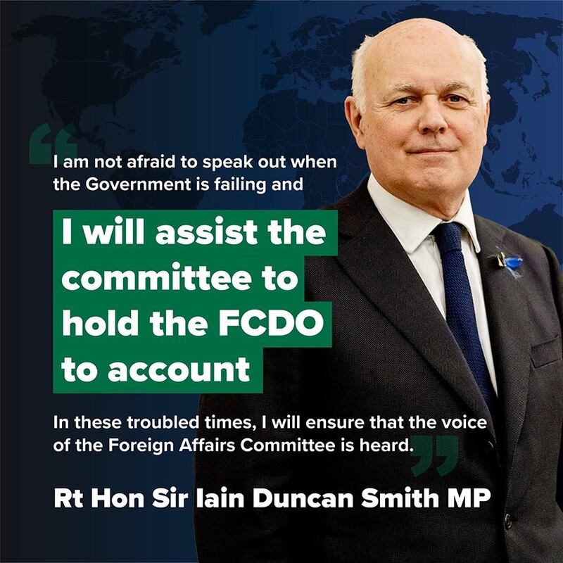 英国国会外委会主席参选人史密斯（Iain Duncan Smith）去年因新疆问题被中国制裁 ，曾多次在国会推动针对中国的法案。 （史密斯推特截图）