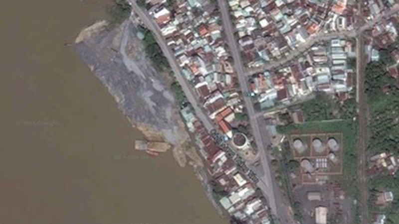 Bản đồ Google Map chụp cảnh sông Đồng Nai đang bi san lấn. 