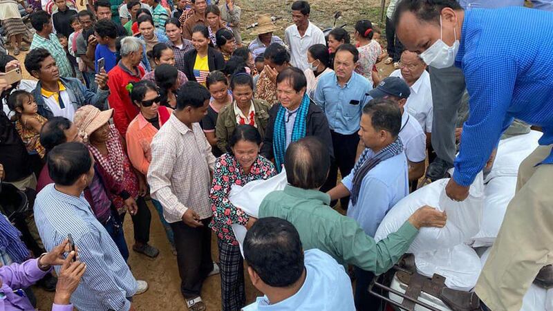 Kem Sokha (green shirt) distributes aid to victims from a truck in Battambang province, Oct. 16, 2020.