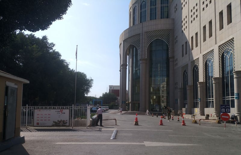 The site where the Ghazibay statue once stood outside of the XUAR Hospital of Uyghur Medicine in Urumqi, November 2020.