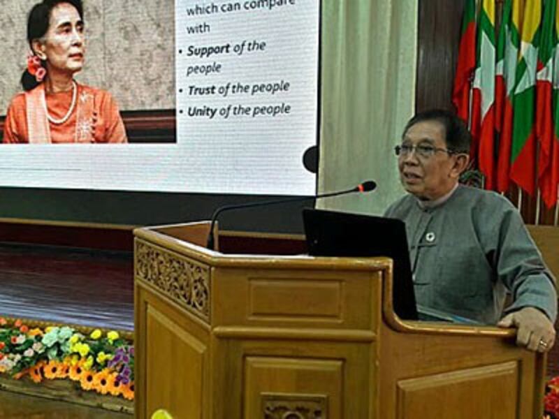 Aung Tun Thet, chief coordinator of Myanmar's Union Enterprises for Humanitarian Assistance, Resettlement, and Development (UEHRD), discusses a resettlement plan for refugees to northern Rakhine state from Bangladesh and other areas, in Sittwe, Nov. 15, 2017.