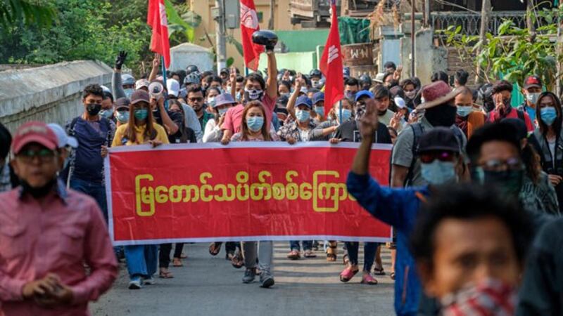 myanmar-protest-mandalay-apr6-2021.jpg