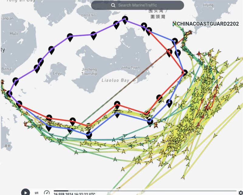 2月26日至3月6日海警2202船的航行轨迹，突破限制水域。图中划过禁止水域的直线为该船在2月29日8点54分至22点02分期间，AIS（自动辨识系统）讯号消失的标志，并非已经穿越禁止水域。