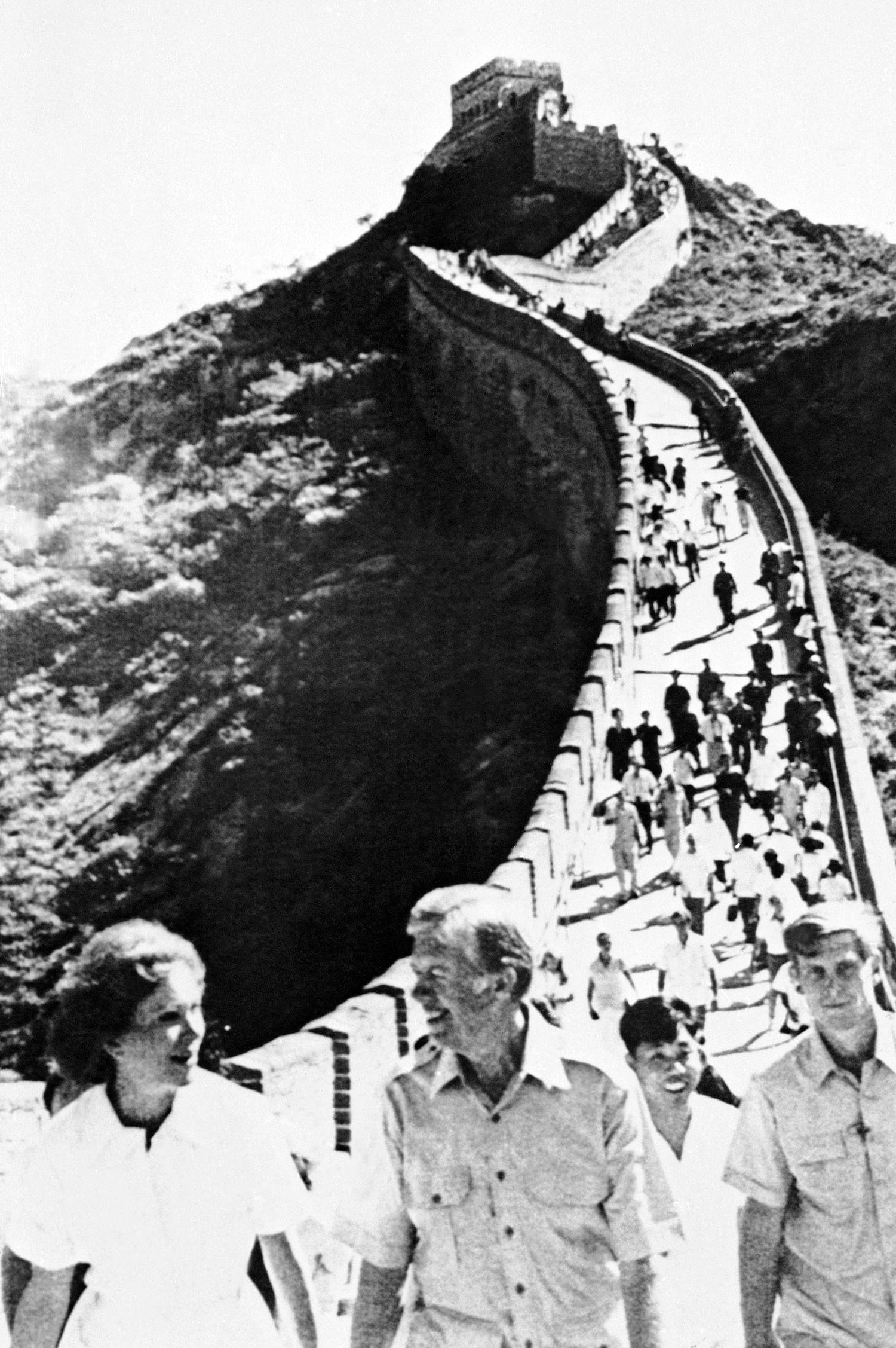 Der ehemalige US-Präsident Jimmy Carter und seine Frau Rosalynn gehen am 26. August 1981 über die Chinesische Mauer.