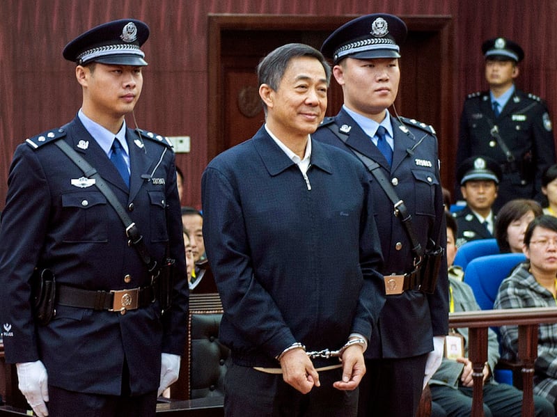 Ousted Chinese politician Bo Xilai, center, stands as the Shandong Provincial Higher People's Court as the decision of his second trial, in Jinan, China's Shandong Province, Oct 25, 2013. (AP Photo/Xie Haunchi)