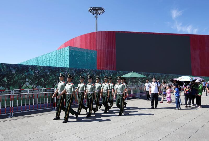 2019年8月27日，中国武警在天安门广场附近巡逻。（路透社）