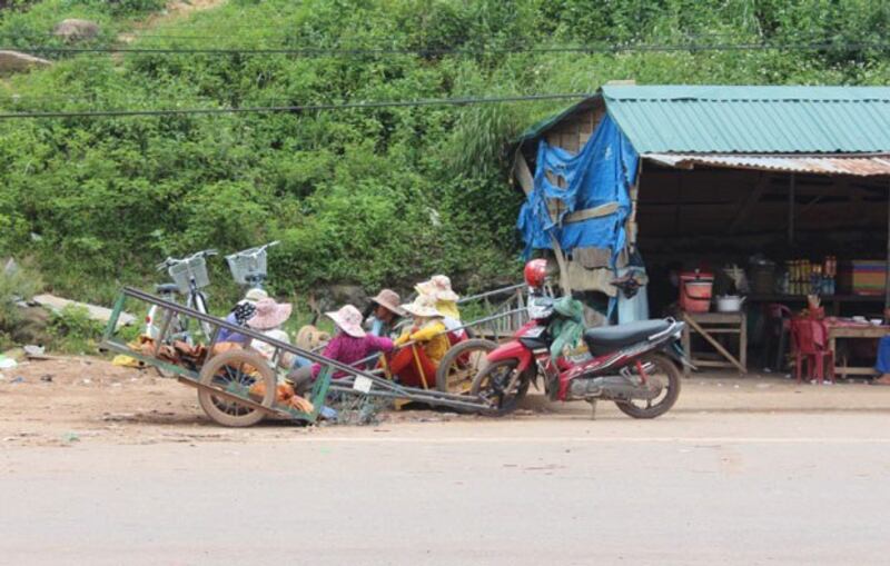 Người dân nghèo hành nghề cửu vạn tại Việt Nam. (Ảnh minh họa)