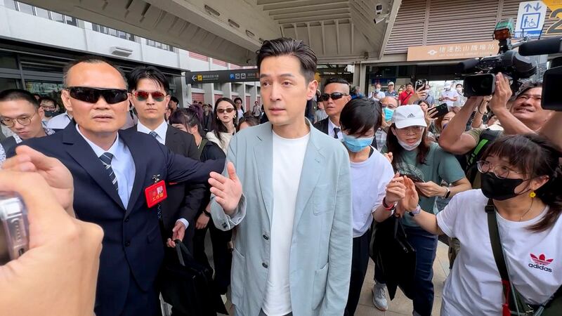 Chinese actor Hu Ge speaks to the media at Taipei's Songshan Airport on June 12, 2024. (Lee Tsung-han/RFA)