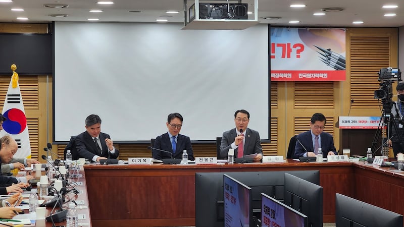 20일 국회에서 열린 ‘억제력 강화, 핵무장이 답인가’ 토론회.