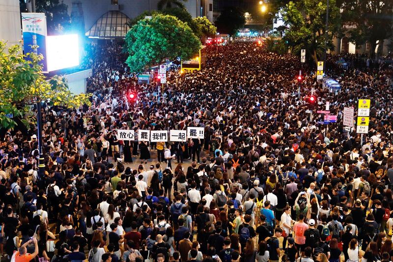  2019年8月2日，由香港公务员发起的“公仆仝人，与民同行”集会。（美联社） 