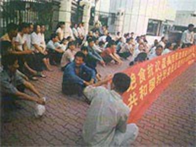 0831hunger-protesters200c.jpg