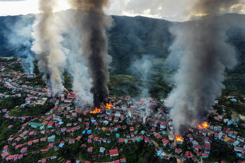 Smoke and fire rises from Thantlang, Chin state, Myanmar, after shelling by junta troops, Oct. 29, 2021. Credit: AFP