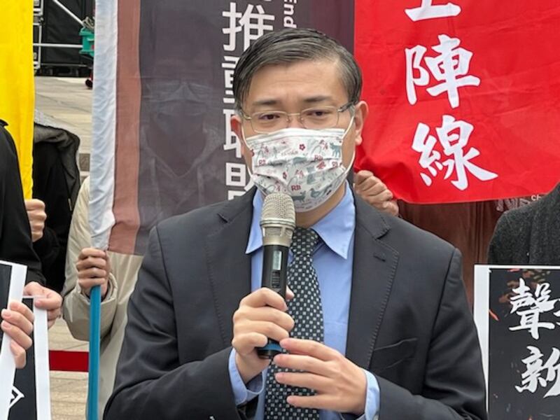 台湾香港协会理事长桑普说，香港人人自危，知的权利没了。(记者 黄春梅摄)