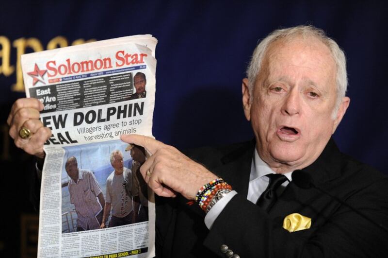 U.S. environmentalist Ric O'Barry holds a copy of the Solomon Star newspaper as he speaks to reporters in Tokyo after handing a petition with 1.7 million signatures to officials in the U.S. Embassy calling for an end of dolphin hunts, Sept. 6, 2010. [AFP file photo]