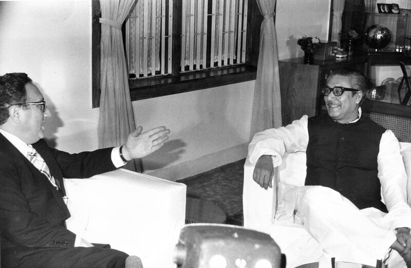 U.S. Secretary of State Henry Kissinger confers with Bangladesh Prime Minister Sheik Mujibur Rahman in Dacca, Bangladesh, Oct. 30, 1974. (AP)