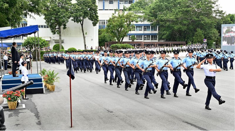 2023年9月16日，香港警察学院举行结业典礼，兼任港澳办副主任和香港国安委安全事务顾问的中联办主任郑雁雄获邀出席，担任结业会操主检阅官和颁奖人。（香港特别行政区政府网图片）