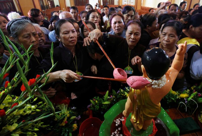 2018-05-29T092129Z_670014491_RC13684A12B0_RTRMADP_3_RELIGION-VESAK-VIETNAM.JPG