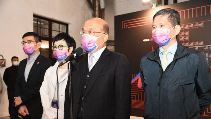 台湾行政院长苏贞昌是台湾官方唯一对访团发表讲话的官员。(台湾行政院提供)