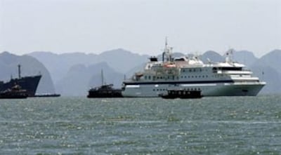 TouristCruiser-HaLongBay-305.jpg