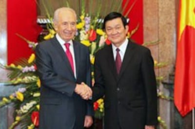 shimon-peres-truong-tan-sang-250.jpg