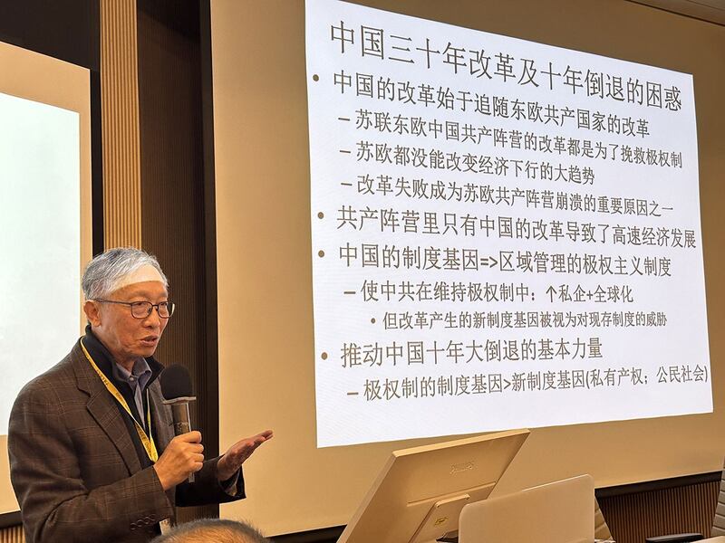 美国斯坦福大学中国经济与制度中心资深研究员许成钢，谈苏联垮台对中国共产极权的启示。（记者夏小华摄）