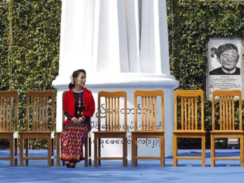 Aung San Suu Kyi sits for a group photo during talks with representatives of ethnic groups to mark the 70th anniversary of Myanmar Union Day in Panglong, southern Shan State, Feb. 12, 2017. 