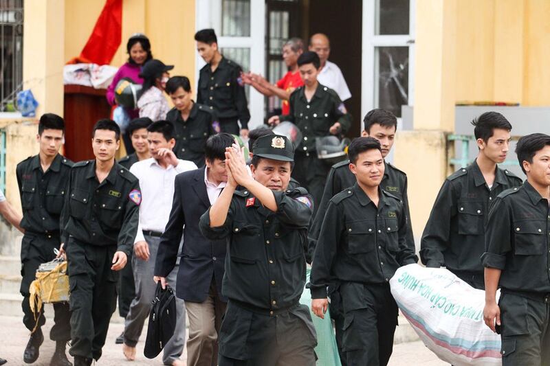 Hình minh họa. Cảnh sát cơ động bị người dân Đồng Tâm bắt làm con tin được thả hôm 22/4/2017