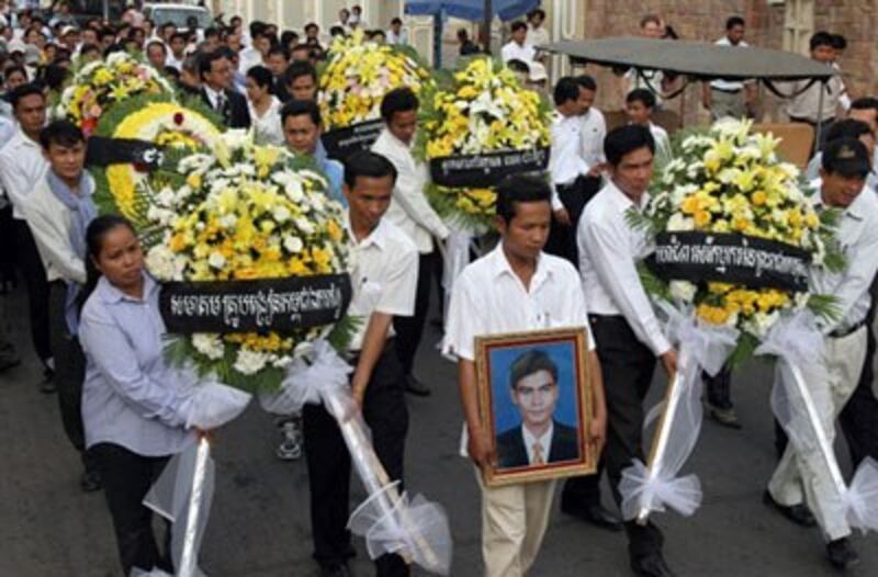 Cambodians observe the fourth anniversary of the death of Chea Vichea in Phnom Penh, Jan. 22, 2008. Credit: AFP