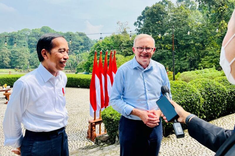 Indonesian President Joko Widodo (left) and Australian Prime Minister Anthony Albanese interact with journalists at the Presidential Palace in Bogor, Indonesia, June 6, 2022. Credit: Indonesian Presidential Palace