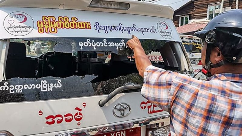 myanmar-hledan-junction-protest-yangon-mar3-2021.jpg