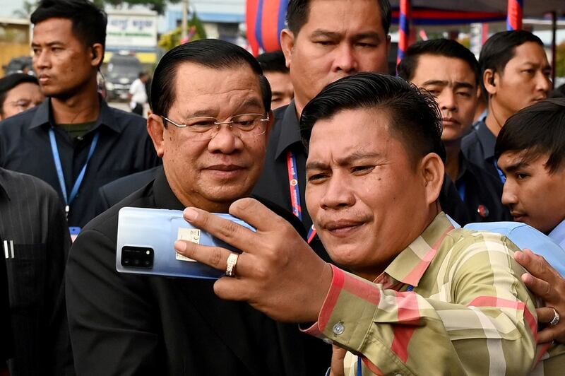 6 Hun Sen w fan.jpg