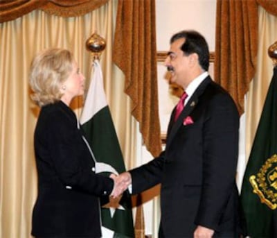 Thủ Tướng Pakistan Yousaf Raza Gilani đón tiếp bà ngoại Trưởng Hoa Kỳ Hillary Clinton